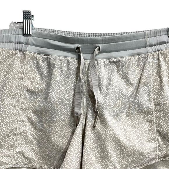 Lululemon swiss dot shorts‎ Size 10 grey - Picture 2 of 8